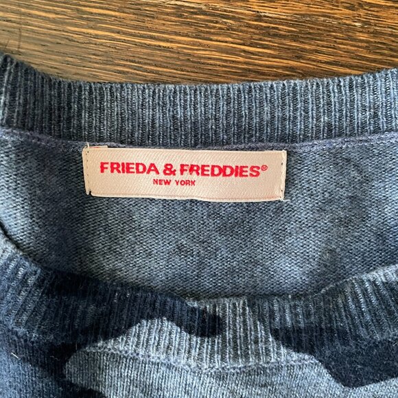 Frieda & Freddies New York Blue Camo Crew Neck Sweater-Medium - Picture 2 of 9